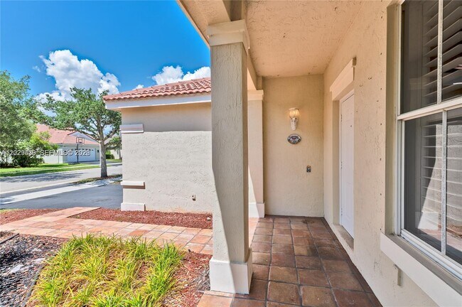Photo - 889 Sand Creek Cir