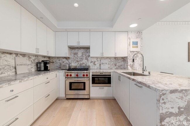 Photo - 875 California St