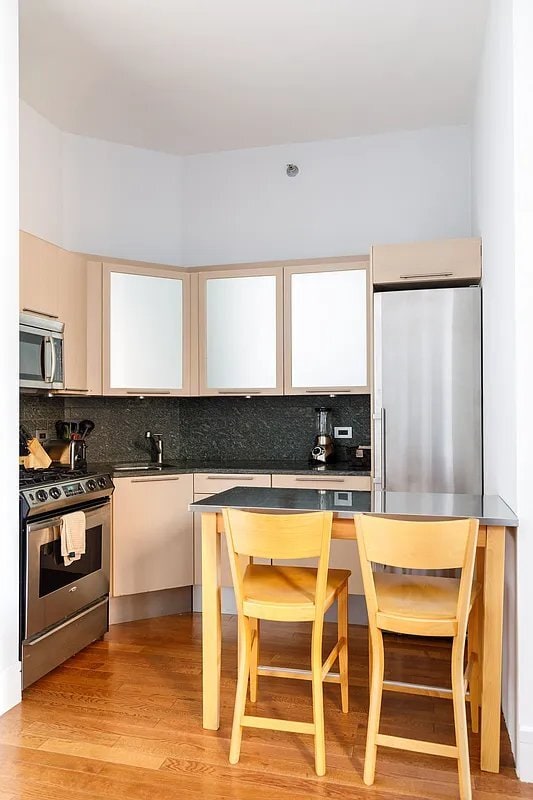 120 Greenwich St Unit 11H