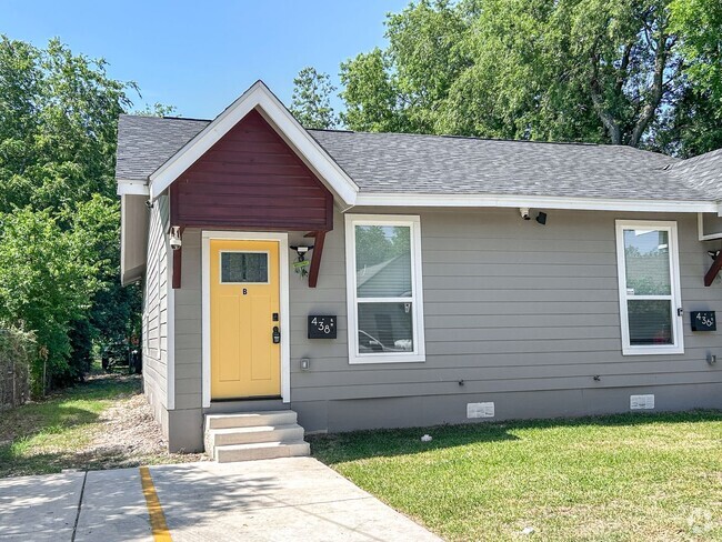 Building Photo - Newly Renovated 2-Bedroom Duplex Near Down... Rental