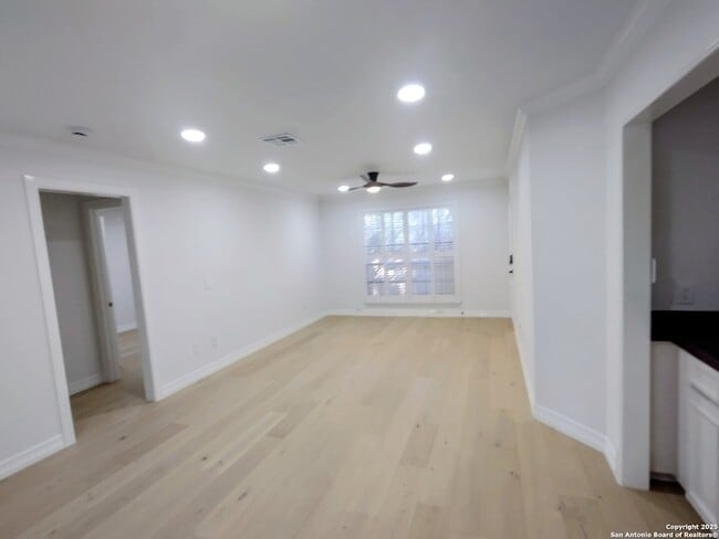 Photo - 7815 Broadway St