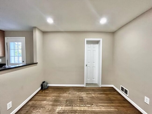 Photo - 5128 Mangum Rd