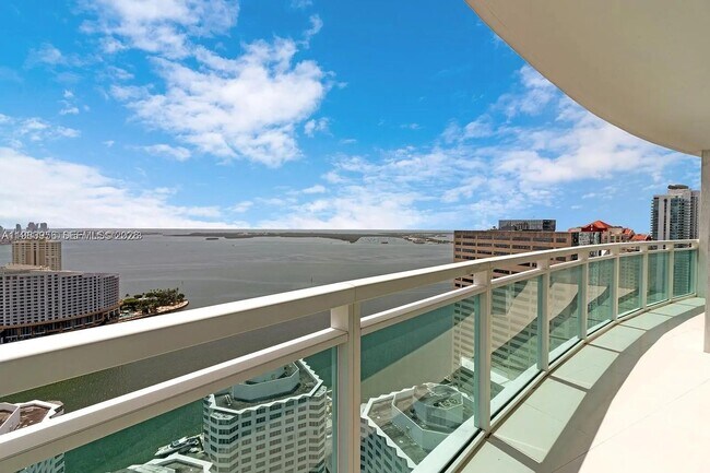 Building Photo - 950 Brickell Bay Dr Unit 3710