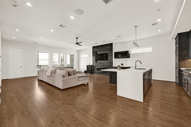 Photo - 707 W Clay St