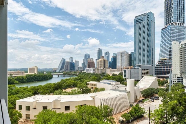 Building Photo - 54 Rainey St Unit 1018