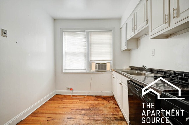 Building Photo - 4409 N Kenneth Ave Unit 2A Rental