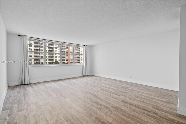 Photo - 250 174th St Unit 410