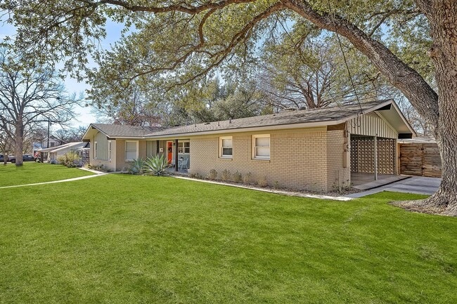 Photo - 1802 Hutto Rd