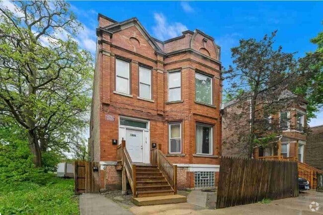 Building Photo - 1309 S Komensky Ave Rental