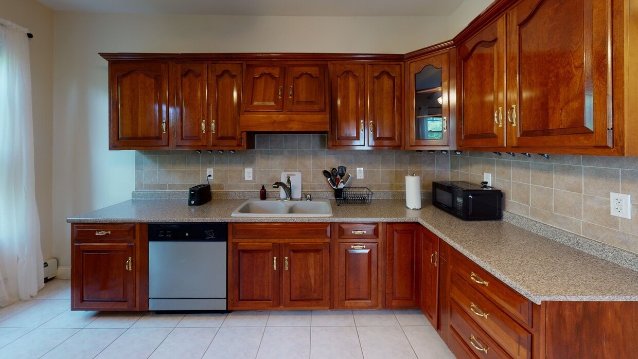 Photo - Private bedroom in 3 bed/1 bath Home