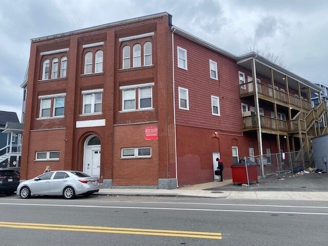 Building Photo - 176 Ferry St Unit 3L