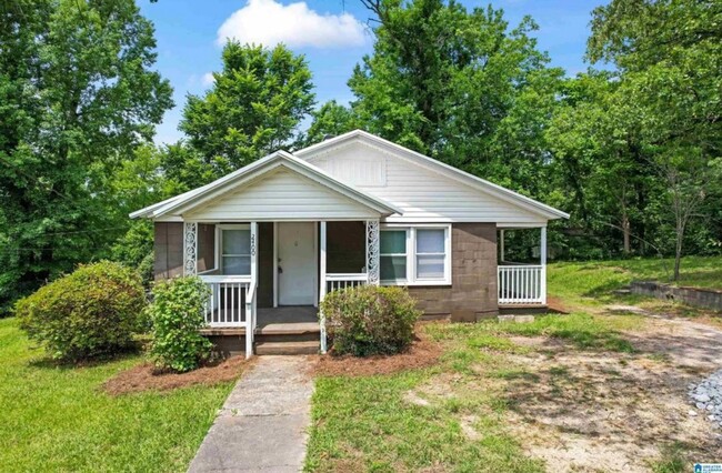 Newly renovated 3 bedroom, 1 bath home - Newly renovated 3 bedroom, 1 bath home