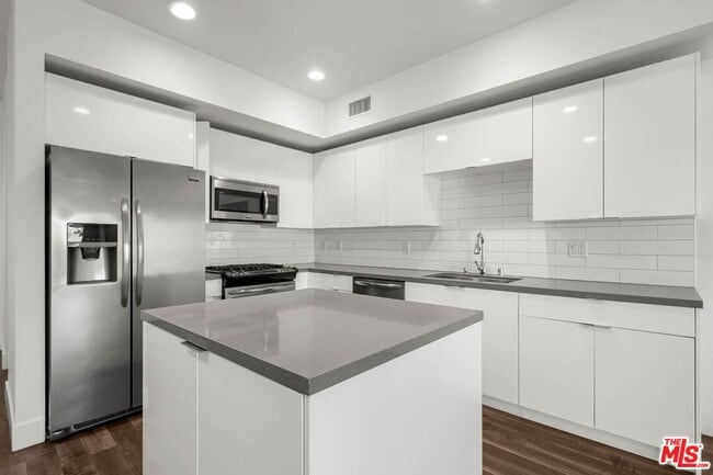 Photo - 1215 S Bedford St Unidad 304