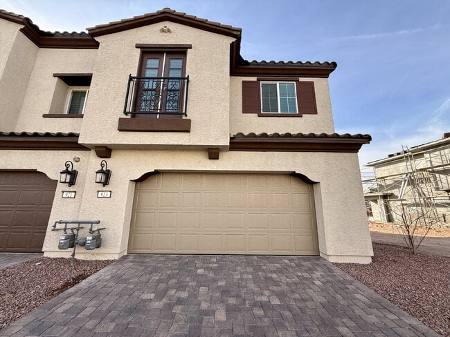 Building Photo - 3 BED 2.5 BATH 2 CAR GARAGE TOWNHOUSE IN CADENCE HENDERSON WITH LOFT
