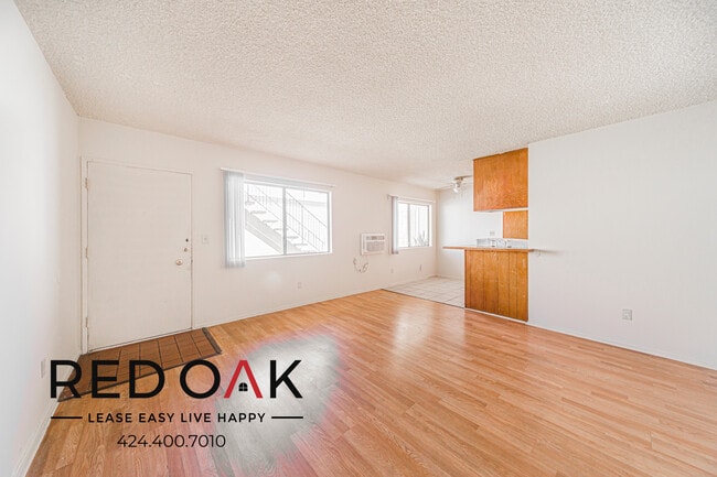 Building Photo - 16515 Victory Blvd Unit 2