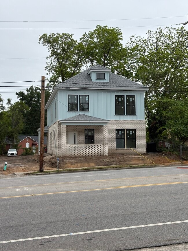 Photo - 2462 Millwood Ave