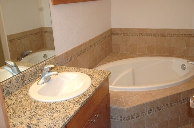 Photo - 4 Bd/3 Ba Townhouse on Pioneer Hill!