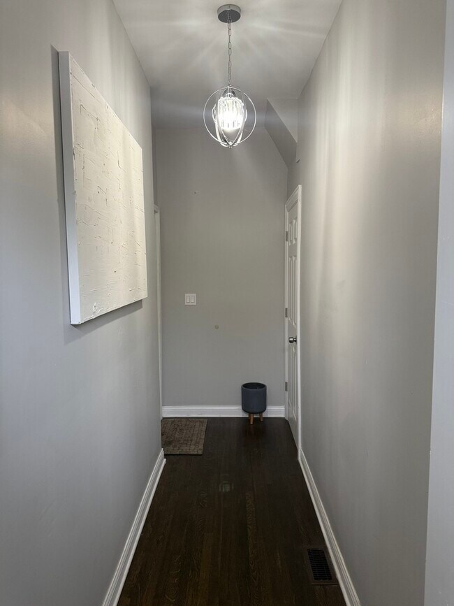 Photo - 7010 S King Dr