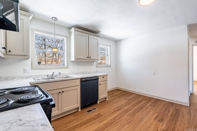 Photo - 511 S Grant St