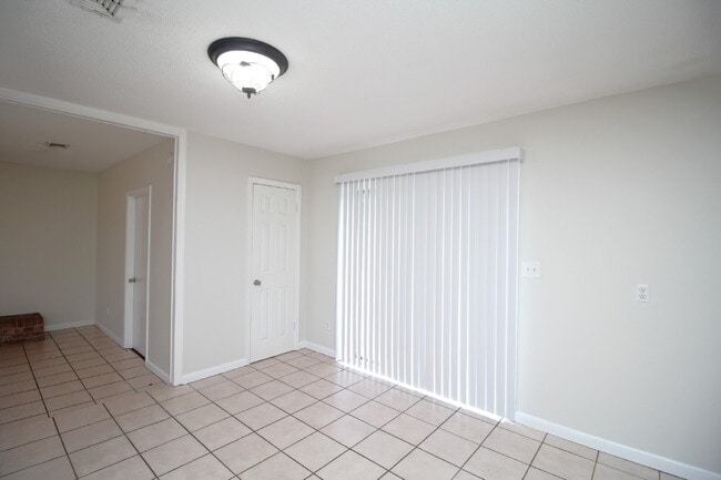 Photo - Hamilton Bridge Estates 3BR Brick Home Near Hwy 90, No Carpet & Open Living Space