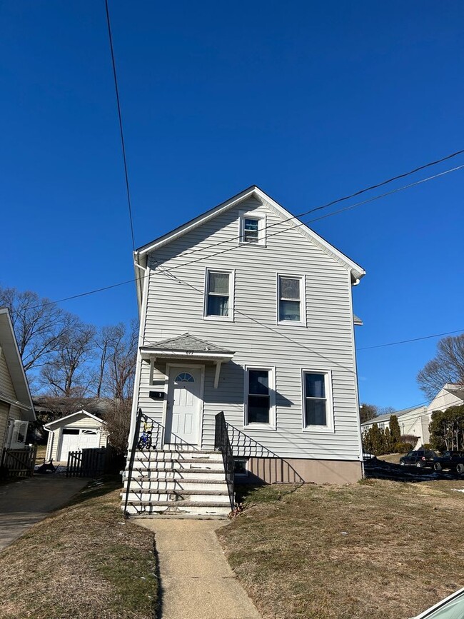 Building Photo - 677 Gerard Ave Unit 1