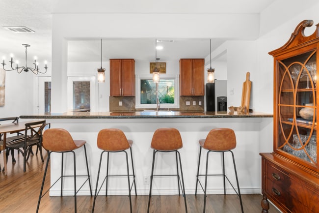 Photo - 1723 Knightwick Dr