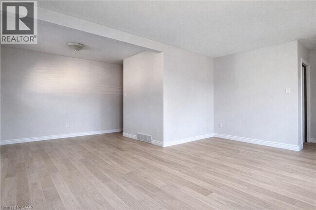 Photo - 514 Fallingbrook Dr