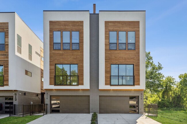 Photo - 3 Story Townhome with Roof Top Deck