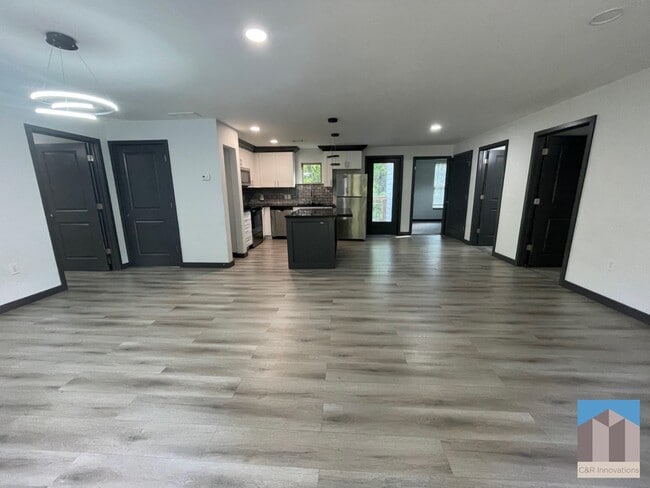 Photo - 185 Glenrose Cir SW