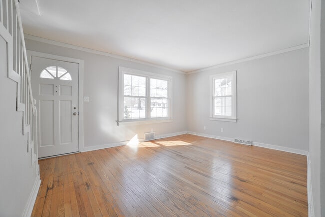 Photo - 225 Henderson St