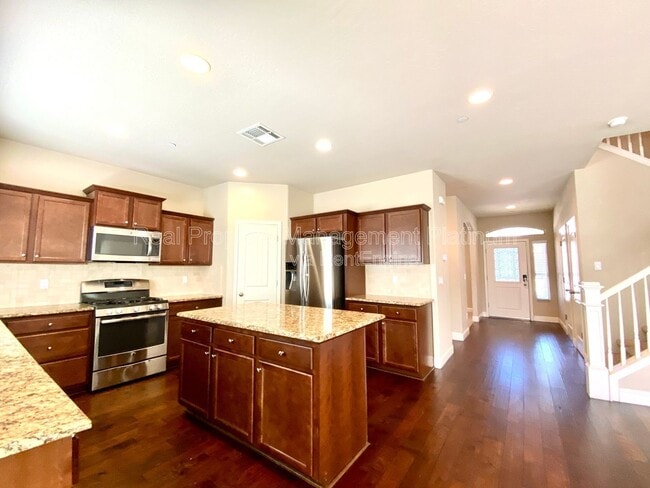 Building Photo - 6162 E Farrin Ave