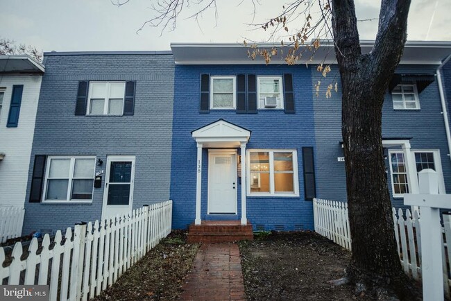 Photo - 138 Dale St Townhome