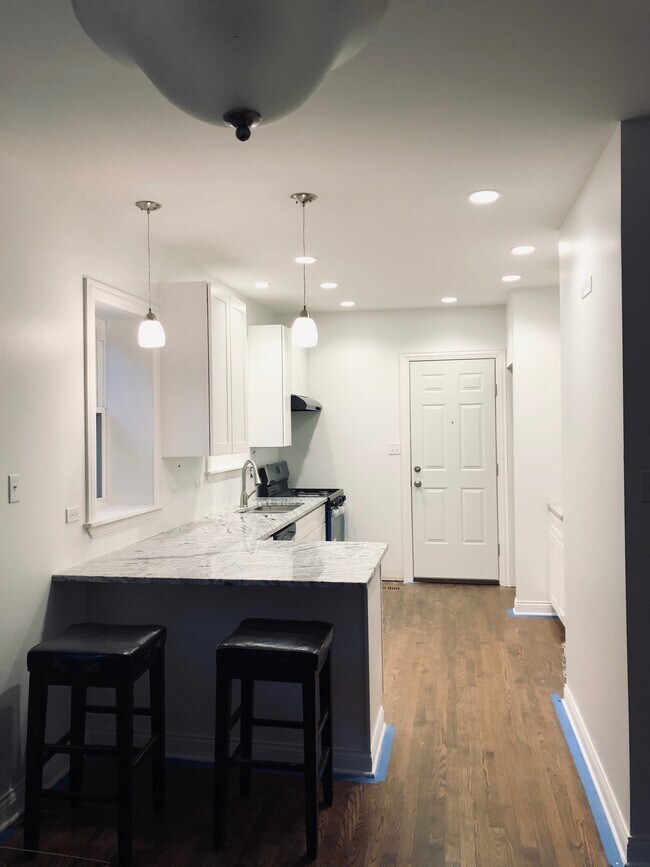 Photo - 4150 W Barry Ave Unit 1