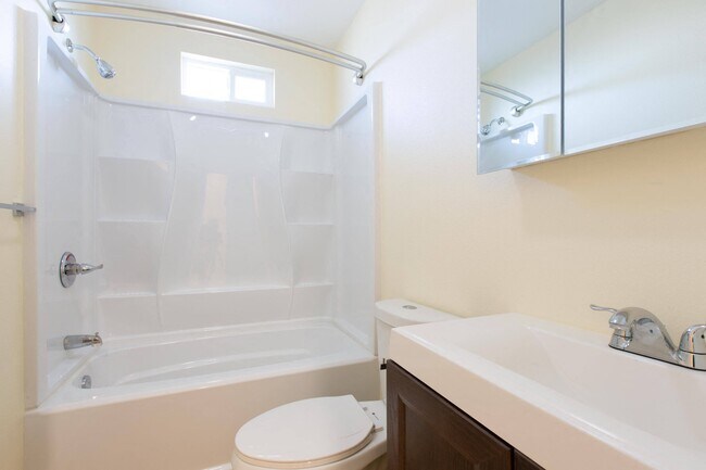 Photo - 121 S Gless St