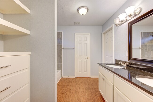 Photo - 503 W Linney St