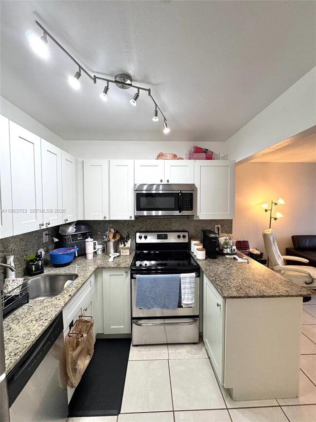 Photo - 3551 SW 9th Terrace Unidad 317