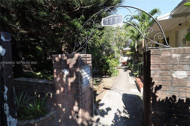 Photo - 777 NE 85th St Unidad 3