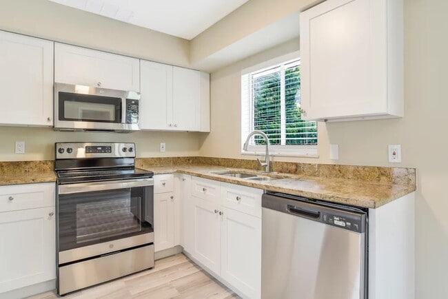 Photo - 4666 Donovan St