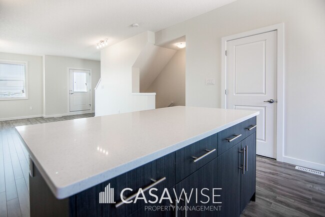 Photo - 655-655 Watt Blvd SW