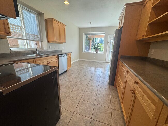 Photo - 20920 115 Av