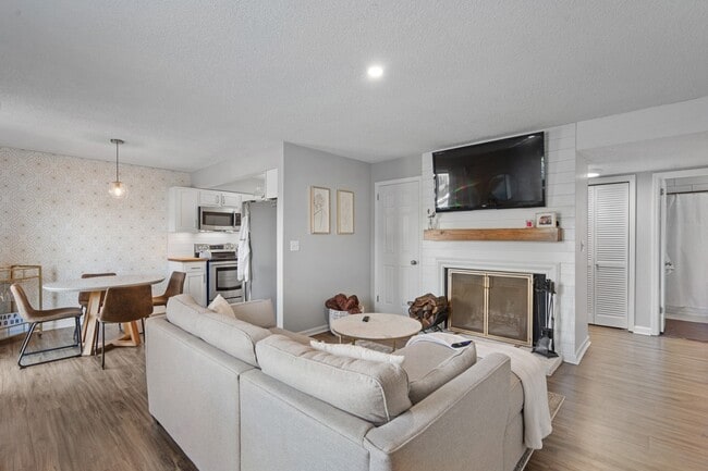 Building Photo - 5841 Brentwood Trce Unit 5841 Rental