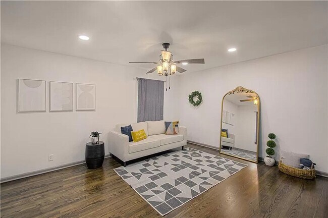 Photo - Gorgeous 3/1 in Independence!