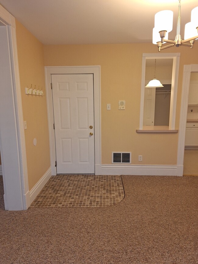 Apart. Entry - 121 Ontario St Unit 2nd floor