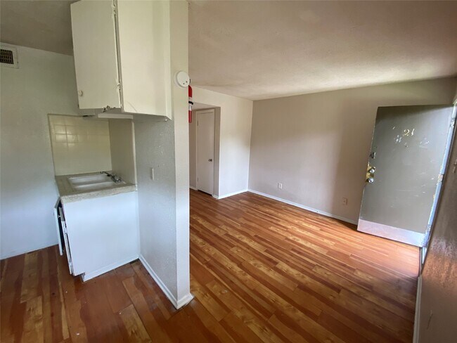 Photo - 5610 Royal Palms St Unit 23