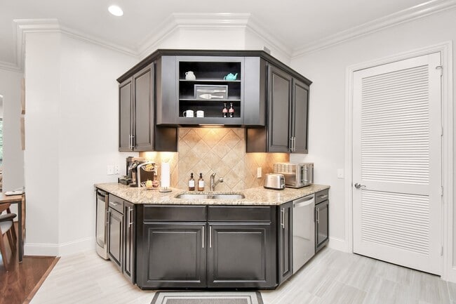 Photo - 2120 Kipling St Unidad 306