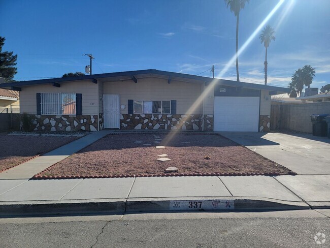 Building Photo - Renovated Single Family Home
