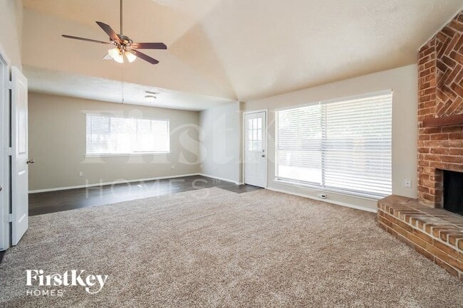 8634 Huntermoor Cir