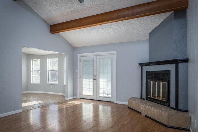 Photo - 210 Warbonnet Trail