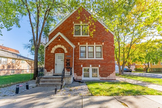 Building Photo - 2345 Ridgeland Ave