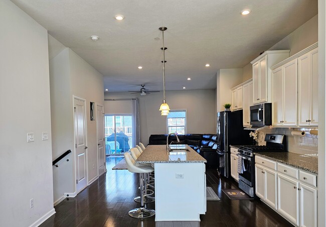 Photo - 1019 Mohawk Ln Townhome